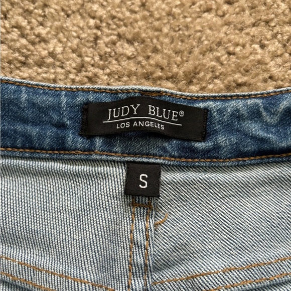 Judy Blue Distressed Denim Shorts-Size Small - Picture 5 of 7
